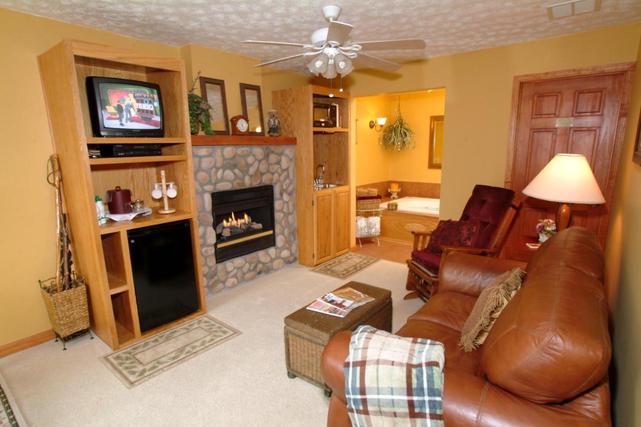 Berry Springs Lodge Сивиървил Стая снимка